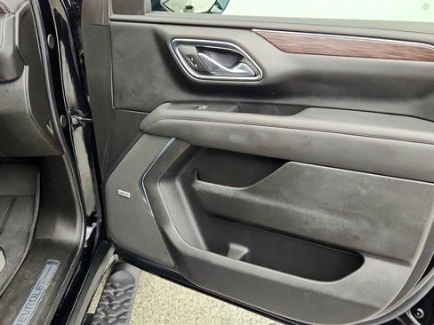 Used 2023 Chevrolet Tahoe Z71 w/ Luxury Package AWD/4WD image 28