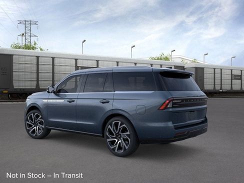 New 2026 Lincoln Navigator Reserve image 4