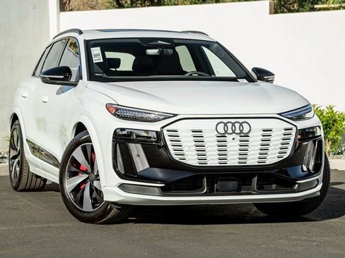 New 2025 Audi SQ6 e-tron Prestige image 4