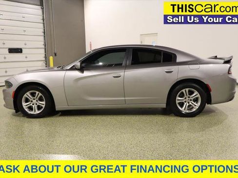Used 2016 Dodge Charger SE RWD image 4