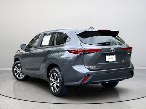 Used 2023 Toyota Highlander XLE image 10