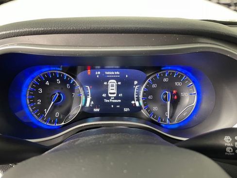 New 2026 Chrysler Pacifica Select image 3