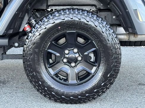 Used 2023 Jeep Gladiator Mojave w/ Cold Weather Group image 17