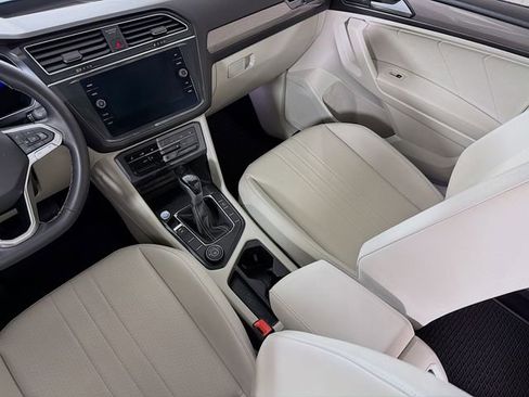 Used 2022 Volkswagen Tiguan SE AWD/4WD image 29