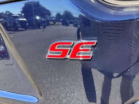 Used 2022 Toyota Corolla SE FWD image 9