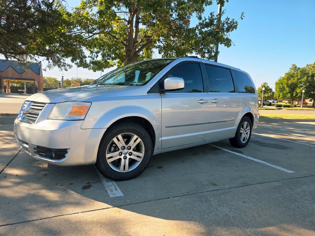 Used 2010 Dodge Grand Caravan SXT FWD image 1