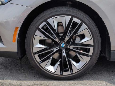 Used 2024 BMW 530i xDrive w/ Executive Package AWD/4WD image 14