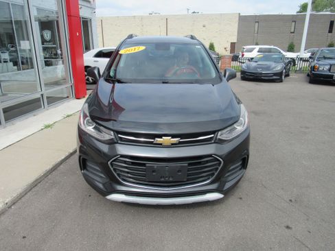Used 2017 Chevrolet Trax LT w/ LT Convenience Package AWD/4WD image 3
