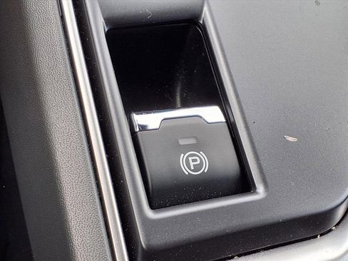 Used 2025 Subaru Crosstrek 2.0i Premium image 16