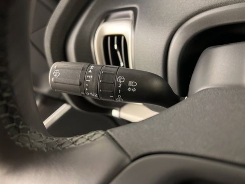 New 2025 Ford Expedition Active image 21