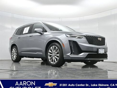 Used 2023 Cadillac XT6 Premium Luxury FWD image 2