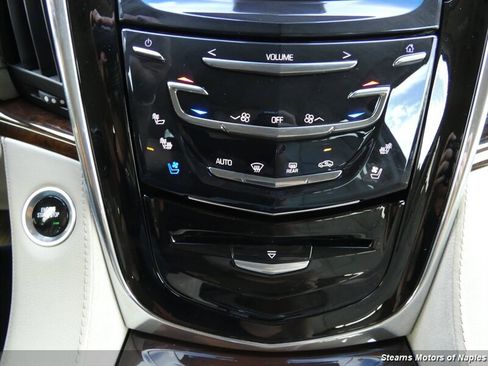 Used 2017 Cadillac Escalade ESV Luxury RWD image 32