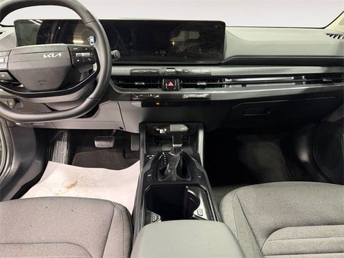 Used 2025 Kia K4 EX image 10