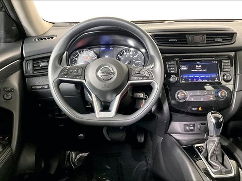 Used 2018 Nissan Rogue S image 5