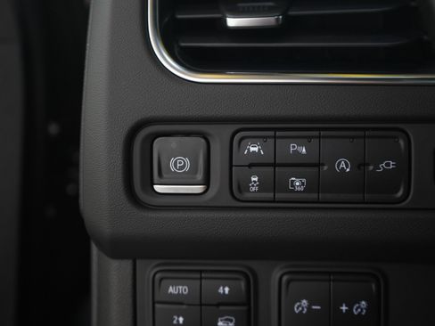 Used 2022 Chevrolet Tahoe RST w/ Sport Performance Package AWD/4WD image 29