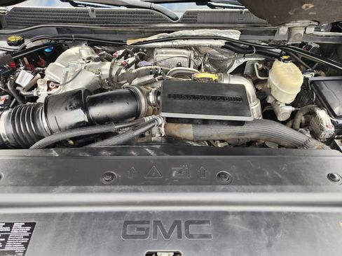 Used 2017 GMC Sierra 2500 Denali w/ Duramax Plus Package AWD/4WD image 31