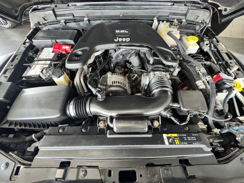 Used 2018 Jeep Wrangler Unlimited Rubicon image 39