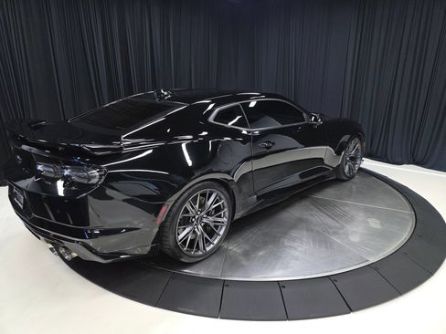 Used 2021 Chevrolet Camaro ZL1 RWD image 15