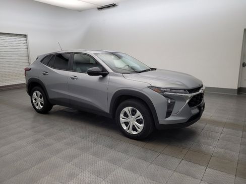 Used 2025 Chevrolet Trax LS FWD image 11