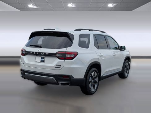 New 2026 Honda Pilot Touring image 8