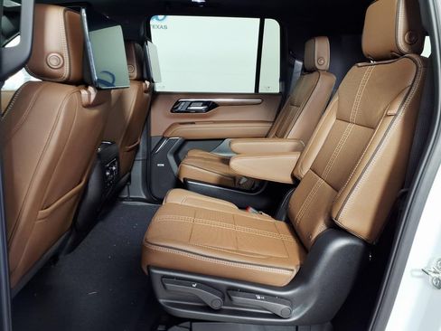 New 2026 Chevrolet Suburban High Country AWD/4WD image 6