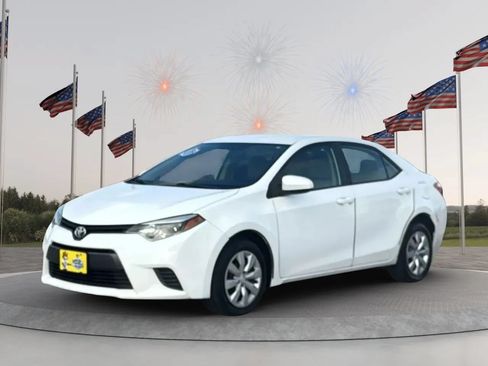 Used 2015 Toyota Corolla LE FWD image 2