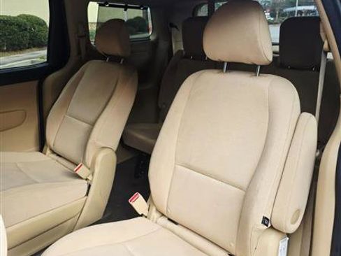 Used 2015 Kia Sedona LX w/ LX Convenience Package image 11