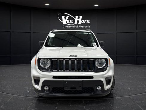 Used 2023 Jeep Renegade Latitude w/ Sun & Fun Group AWD/4WD image 8