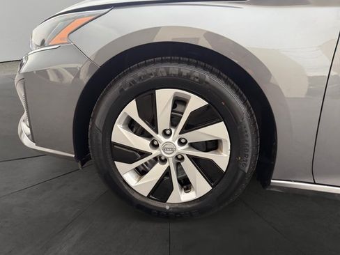 Used 2024 Nissan Altima 2.5 S FWD image 9