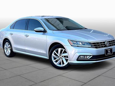 Used 2018 Volkswagen Passat 2.0T SE image 3