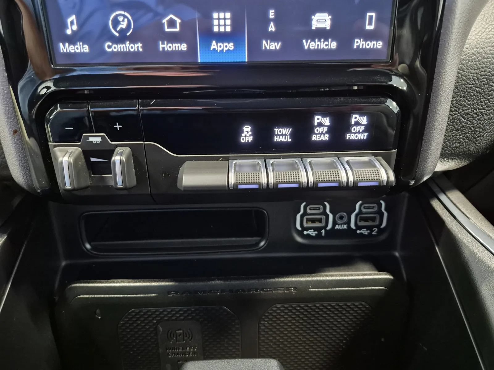 Used 2024 RAM 1500 Laramie AWD/4WD image 37