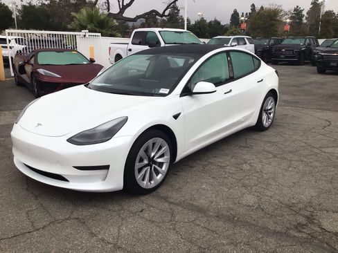 Used 2023 Tesla Model 3 Standard Range image 2