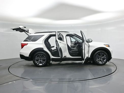 Certified 2023 Ford Explorer XLT w/ Equipment Group 202A image 5