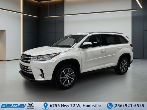 Used 2019 Toyota Highlander XLE image 1