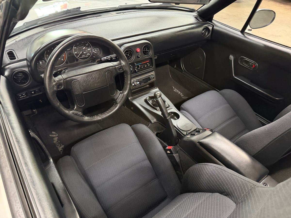 Used 1992 MAZDA MX-5 Miata RWD image 25