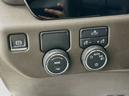 Used 2023 Chevrolet Silverado 1500 LT RWD image 10