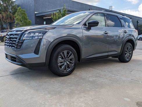 Used 2026 Nissan Pathfinder SV FWD image 10
