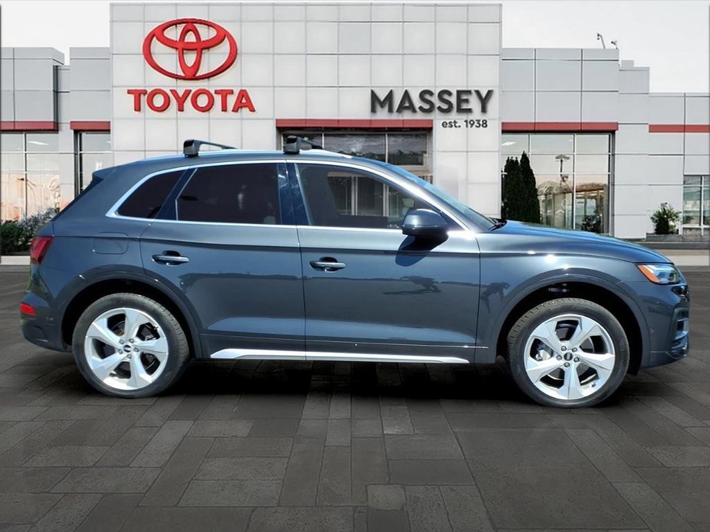 Used 2021 Audi Q5 Prestige w/ Prestige Package AWD/4WD image 2