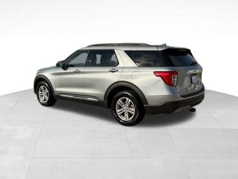 Used 2024 Ford Explorer XLT w/ Equipment Group 202A image 3