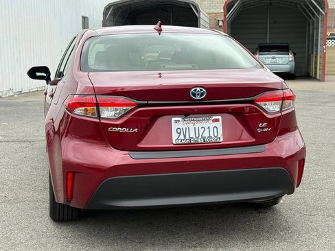 Used 2025 Toyota Corolla LE w/ LE Premium Package FWD image 9