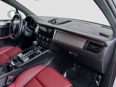 New 2025 Porsche Macan image 31