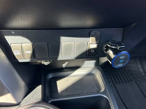 Used 2016 Toyota RAV4 XLE w/ Convenience Package FWD image 18