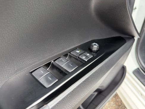 Used 2025 Toyota Camry SE image 17