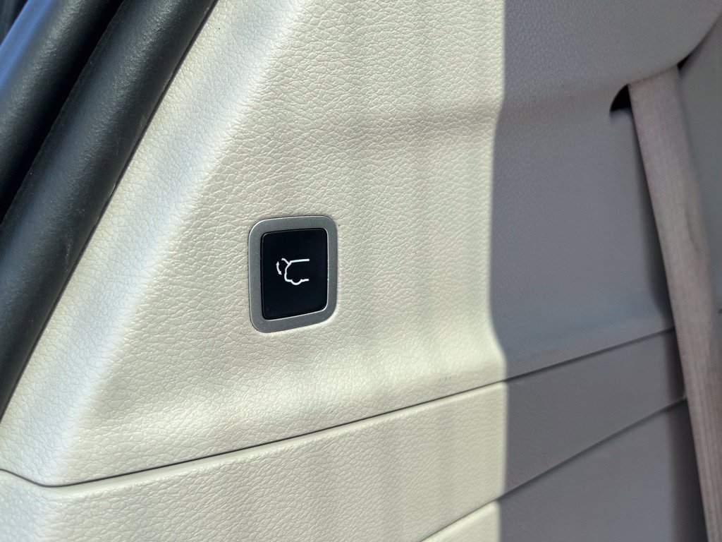 Used 2022 Chrysler Pacifica Touring-L w/ Uconnect Theater Family Group FWD image 32