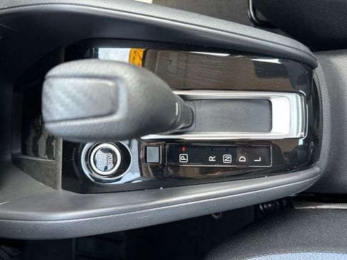 Used 2025 Nissan Versa SV w/ Trunk Package image 18