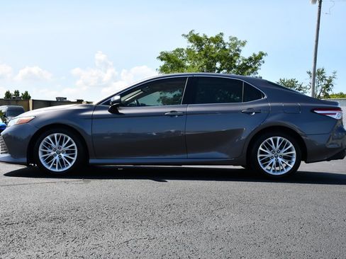 Used 2019 Toyota Camry XLE FWD image 4