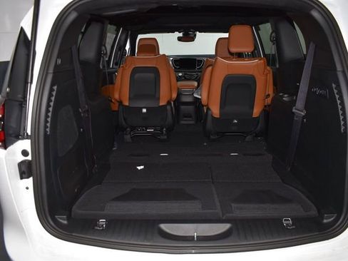 New 2026 Chrysler Pacifica Pinnacle w/ Trailer Tow Group image 38