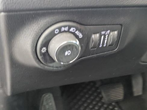 Used 2019 Jeep Compass Latitude w/ Popular Equipment Group FWD image 13