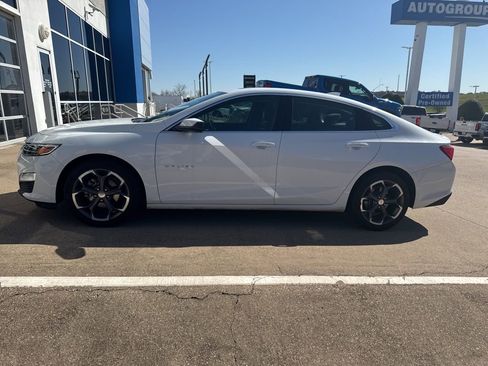 Used 2024 Chevrolet Malibu LT image 2
