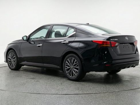 Used 2025 Nissan Altima 2.5 SV FWD image 6